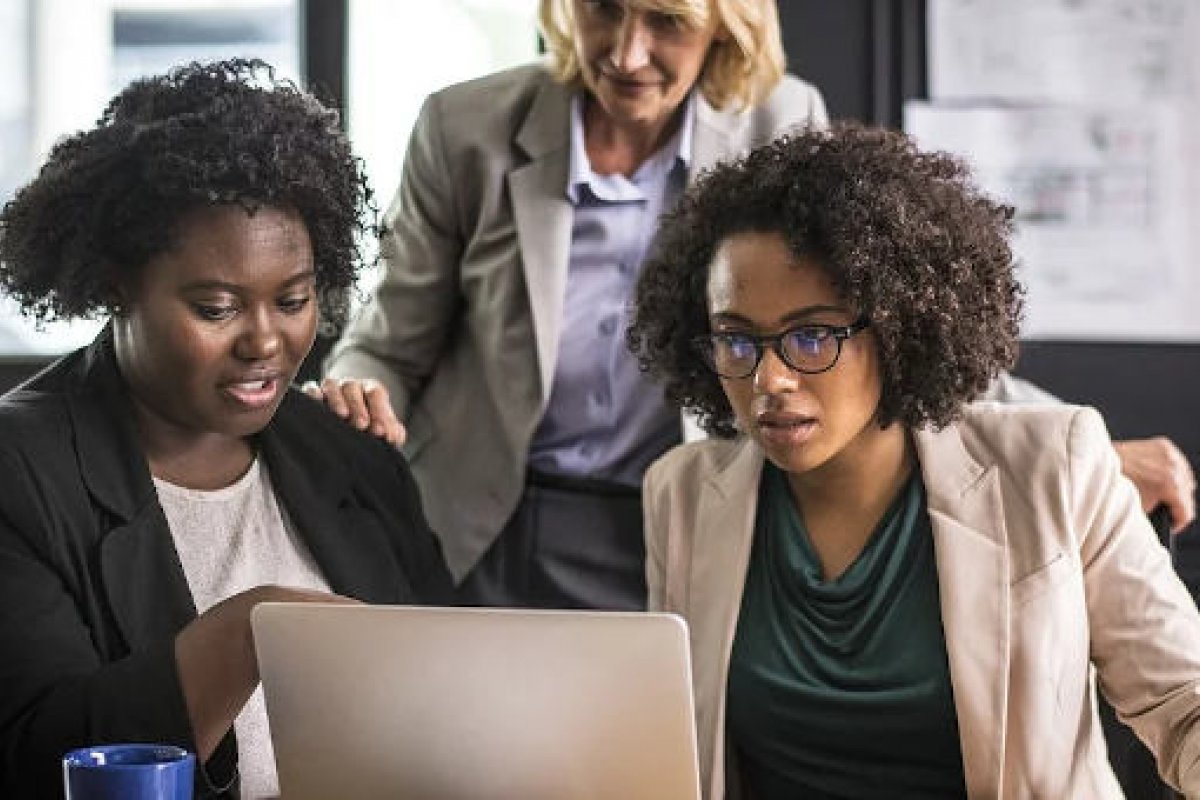 Mesmo com pacto racial, empresas têm 6% de diretores negros