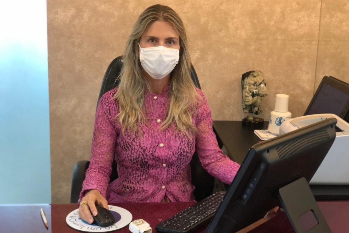 Dermatologista Andrea Botto dá dicas para manter a pele negra saudável e bonita