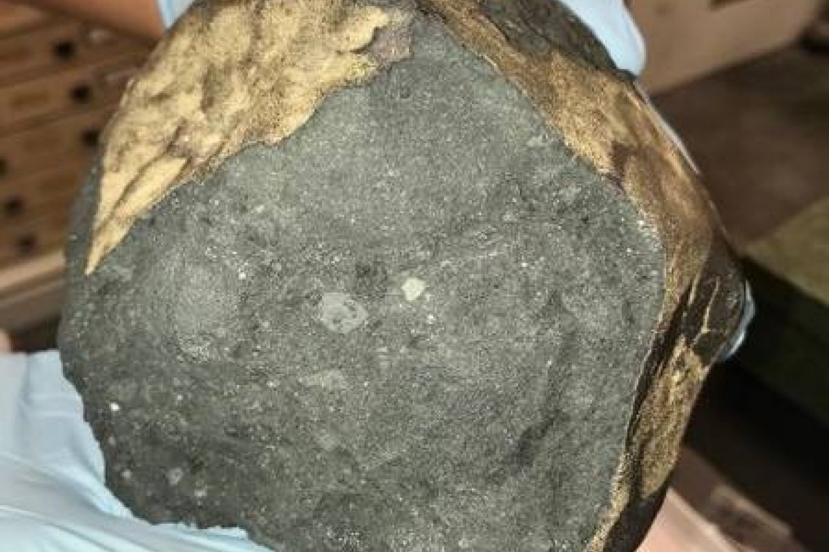 Meteorito atravessa telhado de casa na Indonésia e deixa morador milionário