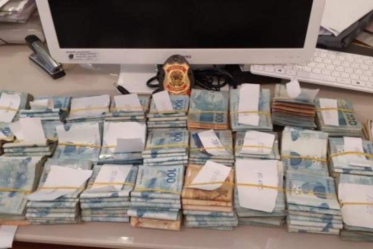 PF apreende quase R$ 300 mil em residência de alvo da Operação Metástase em Salvador