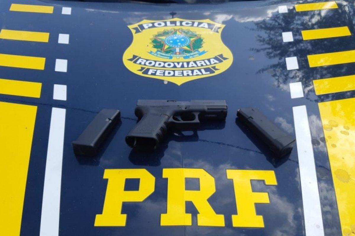 Motorista é preso após ser flagrado com pistola e munições na BR 324