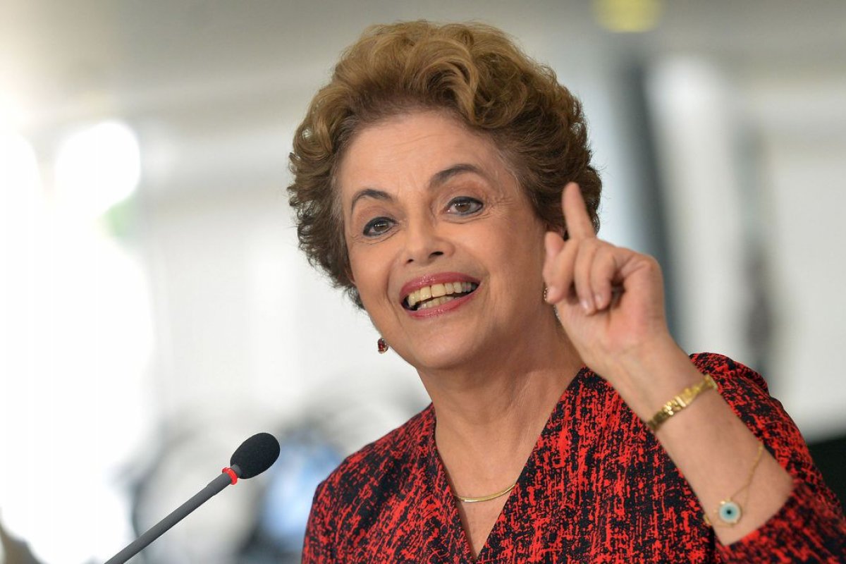 Dilma quer receber pensão acima de R$10 mi por ter sido demitida quando era estagiária em 1977