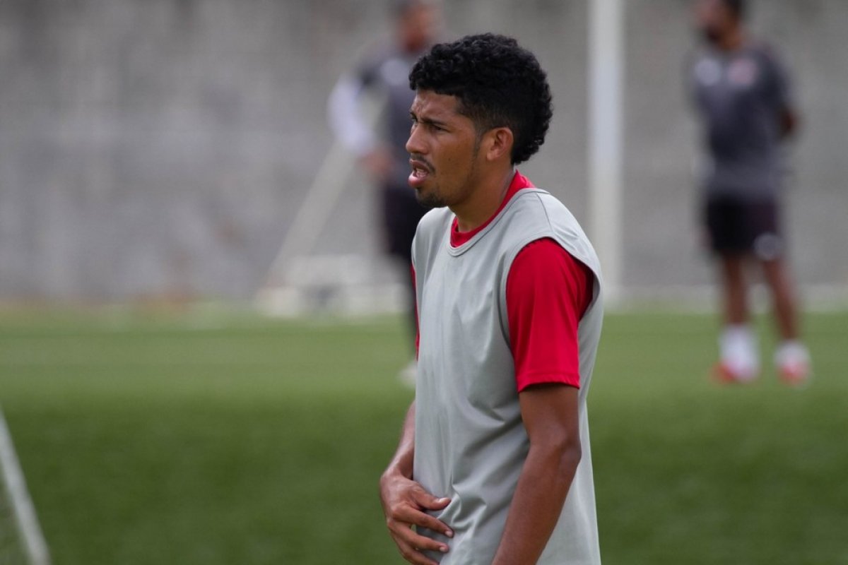 Com chance de se distanciar do Z-4, Vitória recebe Ponte Preta no Barradão