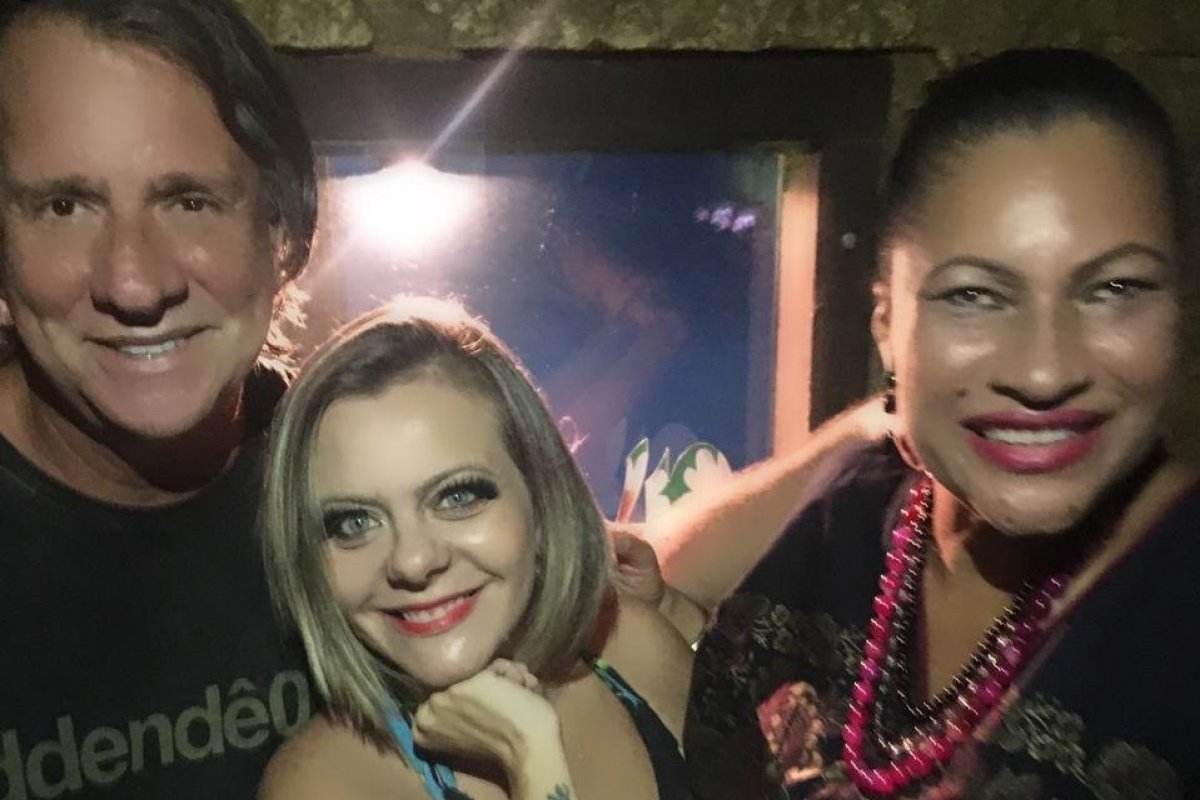 Ator Luís Salem comemora aniversário no Bar 30 Segundos