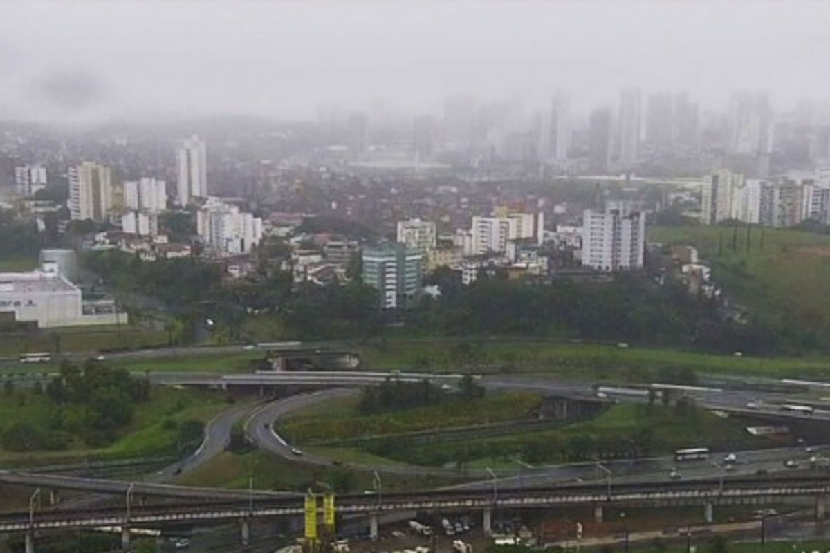 Tempo chuvoso em Salvador continua até sábado (21)