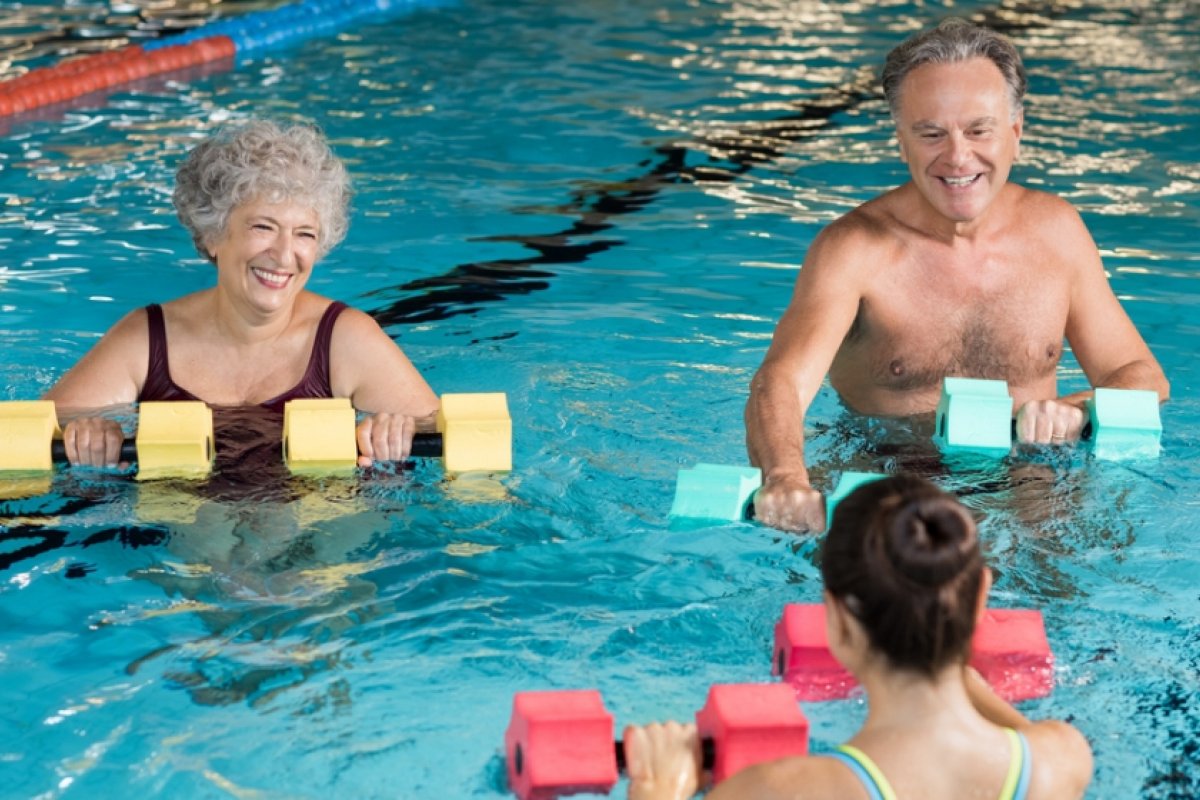 Alvos de insônia, idosos precisam fazer exercício físico diariamente para dormir melhor