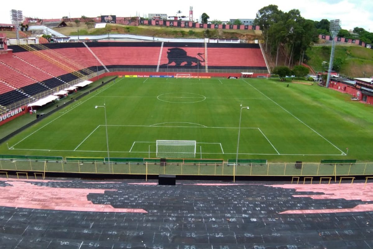 Em jogo ruim, Vitória e Ponte Preta empatam sem gols no Barradão