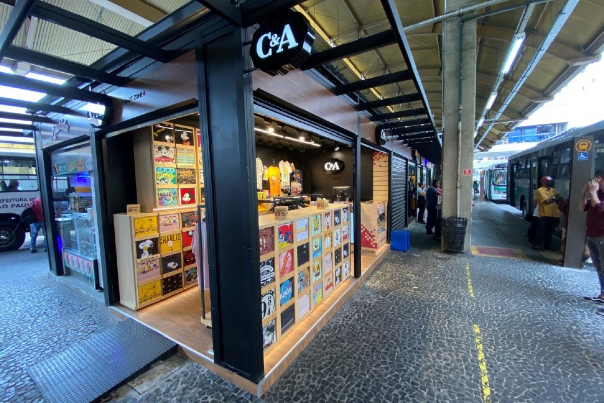 C&A inaugura sua primeira mini-store de produtos licenciados em terminal de metrô
