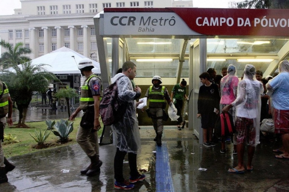  Morre homem que caiu em trilhos do metrô em Salvador