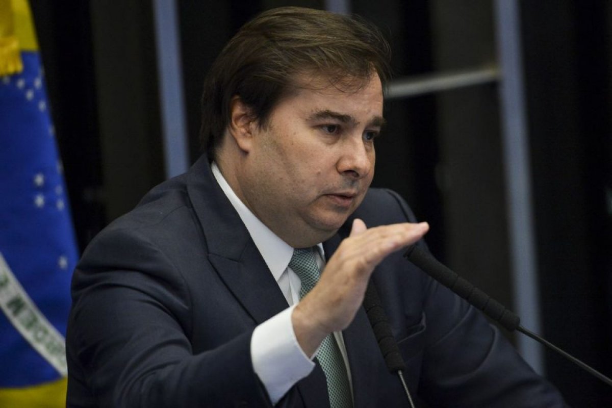 Rodrigo Maia lamenta morte de homem negro no Carrefour