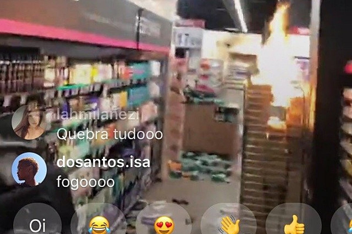 Manifestantes destroem loja do Carrefour em SP