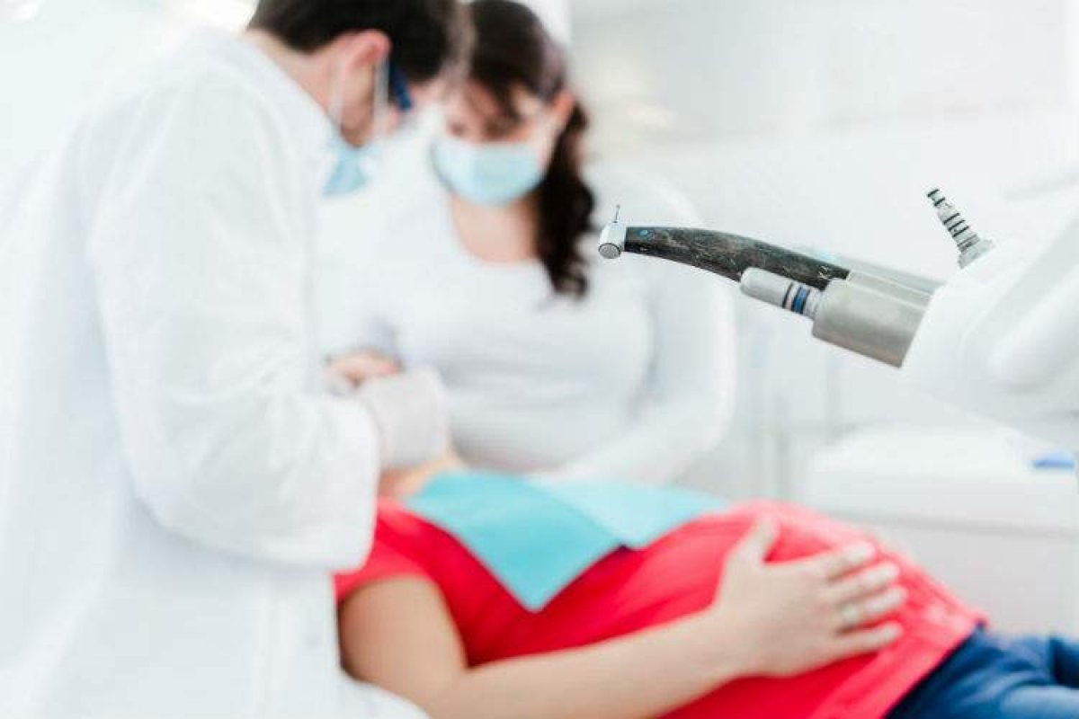 Especialista afirma que gengivite gravídica aumenta os riscos de parto prematuro