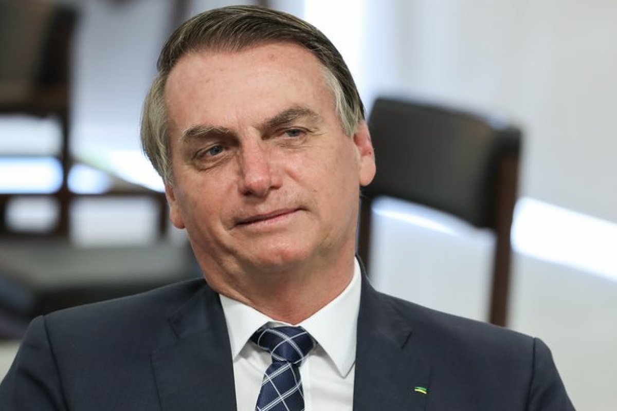 'Devemos atender a vontade popular', diz Bolsonaro sobre apoiadores desejarem o voto impresso em 2022