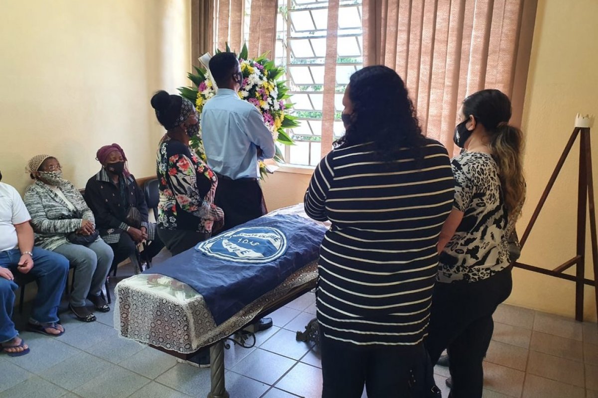 Corpo de João Alberto, morto após ser espancado por seguranças do Carrefour, é velado em Porto Alegre