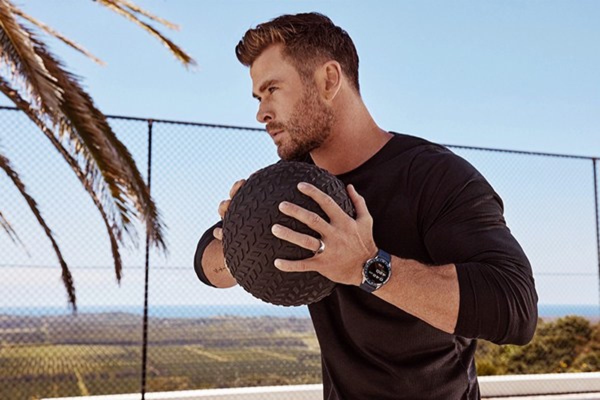 Ator Chris Hemsworth é a estrela da campanha de relógios da TAG Heuer