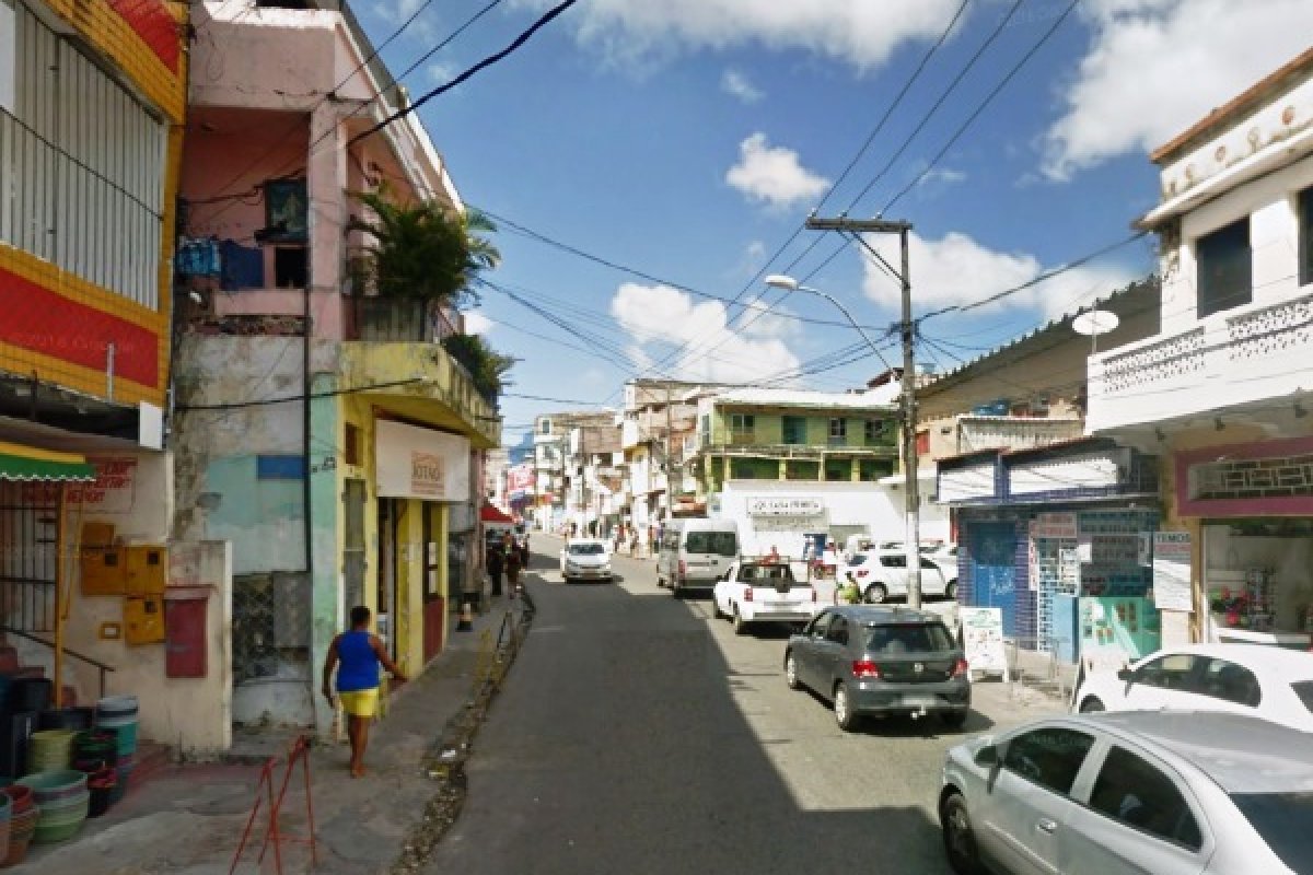 Homens são mortos a tiros em rua de Salvador