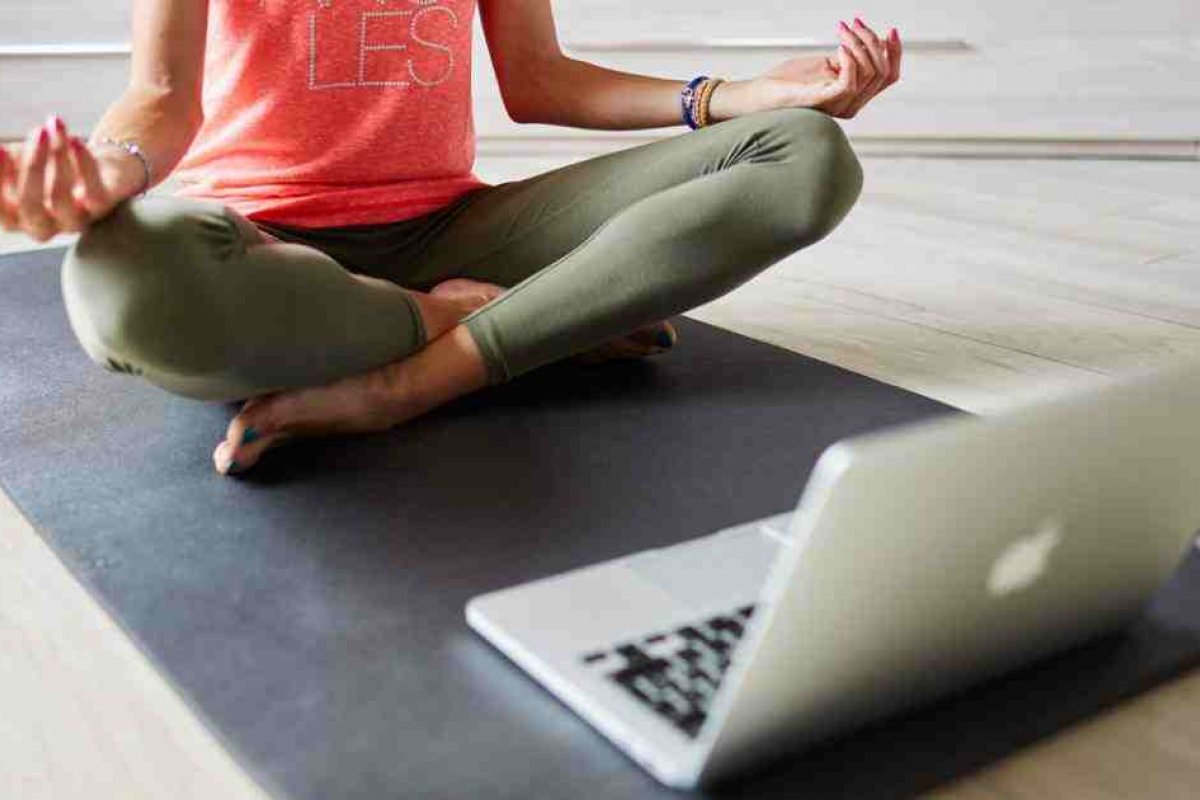 Yoga contra a onda da covid-19