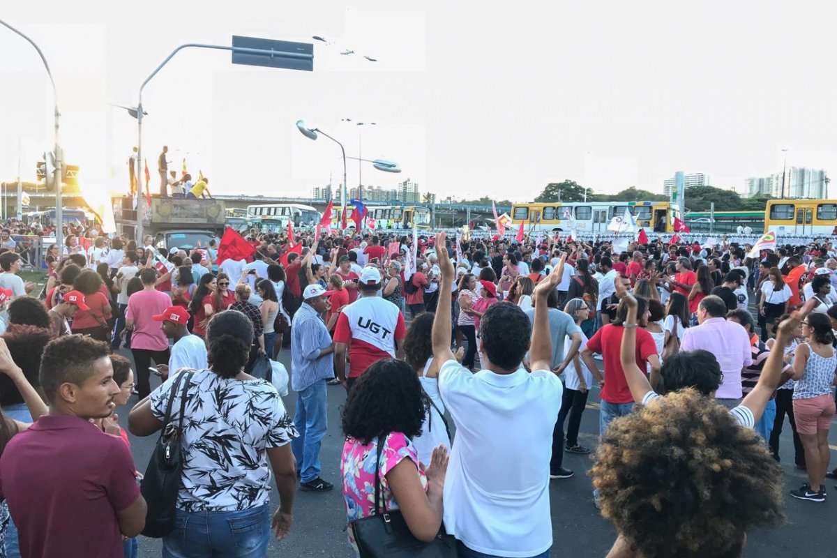 Greve Geral dos trabalhadores está sendo conduzida para o início de Junho