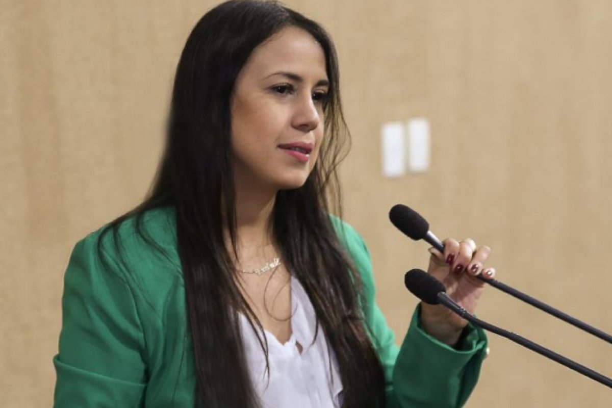 Deputada baiana confunde secretários de saúde