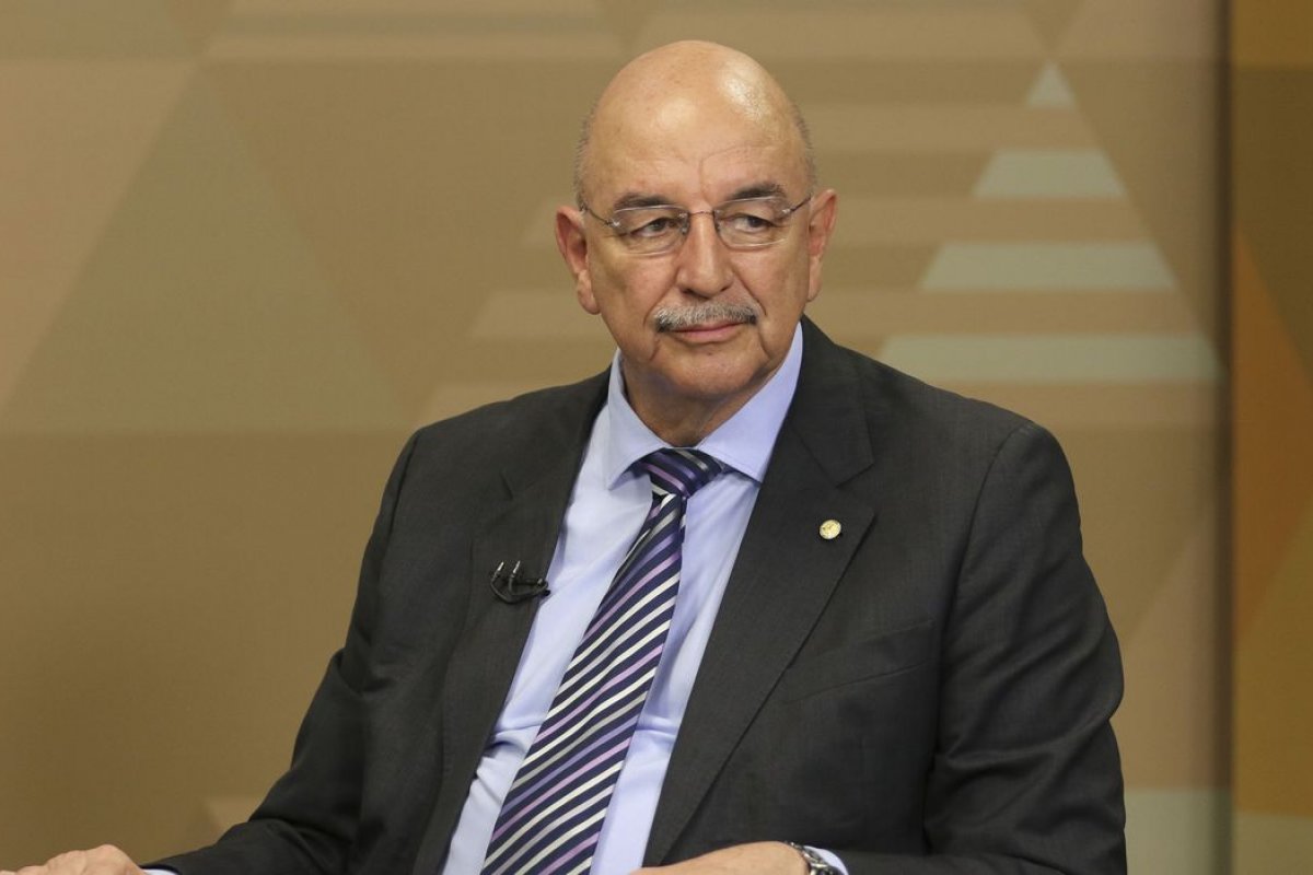 Com Covid-19, Osmar Terra tem quadro de saúde estável