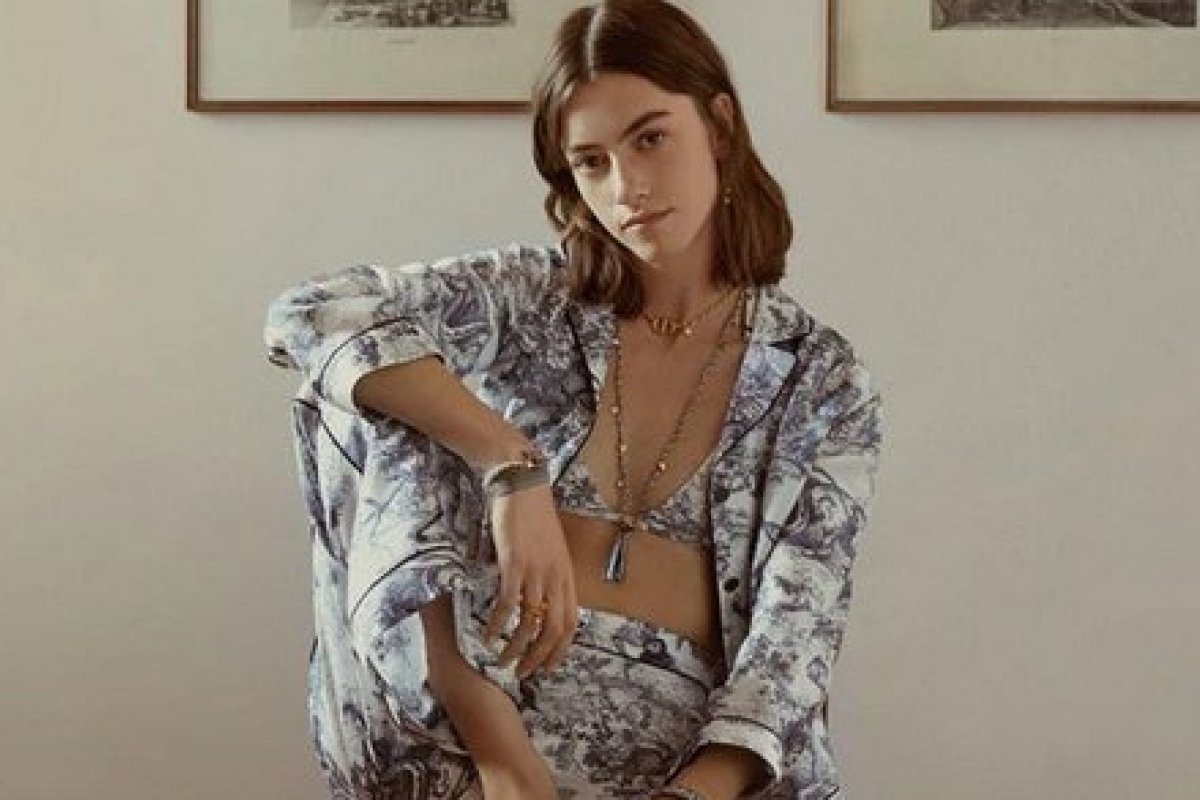 Com estampas de estrelas e signos do zodíaco, Dior lança primeira coleção de homewear
