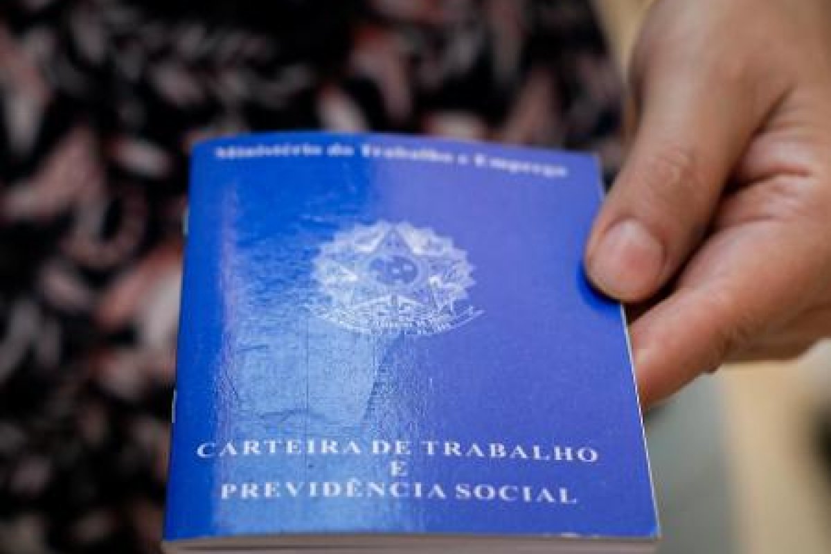 Pandemia fez atingir menor nível de ocupação no mercado de trabalho brasileiro em quase 30 anos