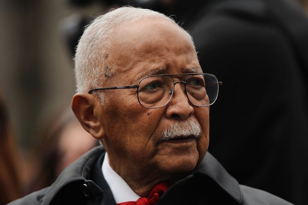 Primeiro prefeito negro de Nova York morre aos 93 anos