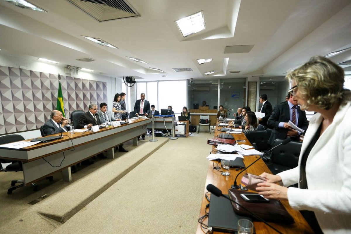 Secretário da Fazenda e diretor do IFI prestam depoimento para comissão da Covid-19 nesta terça-feira (24)