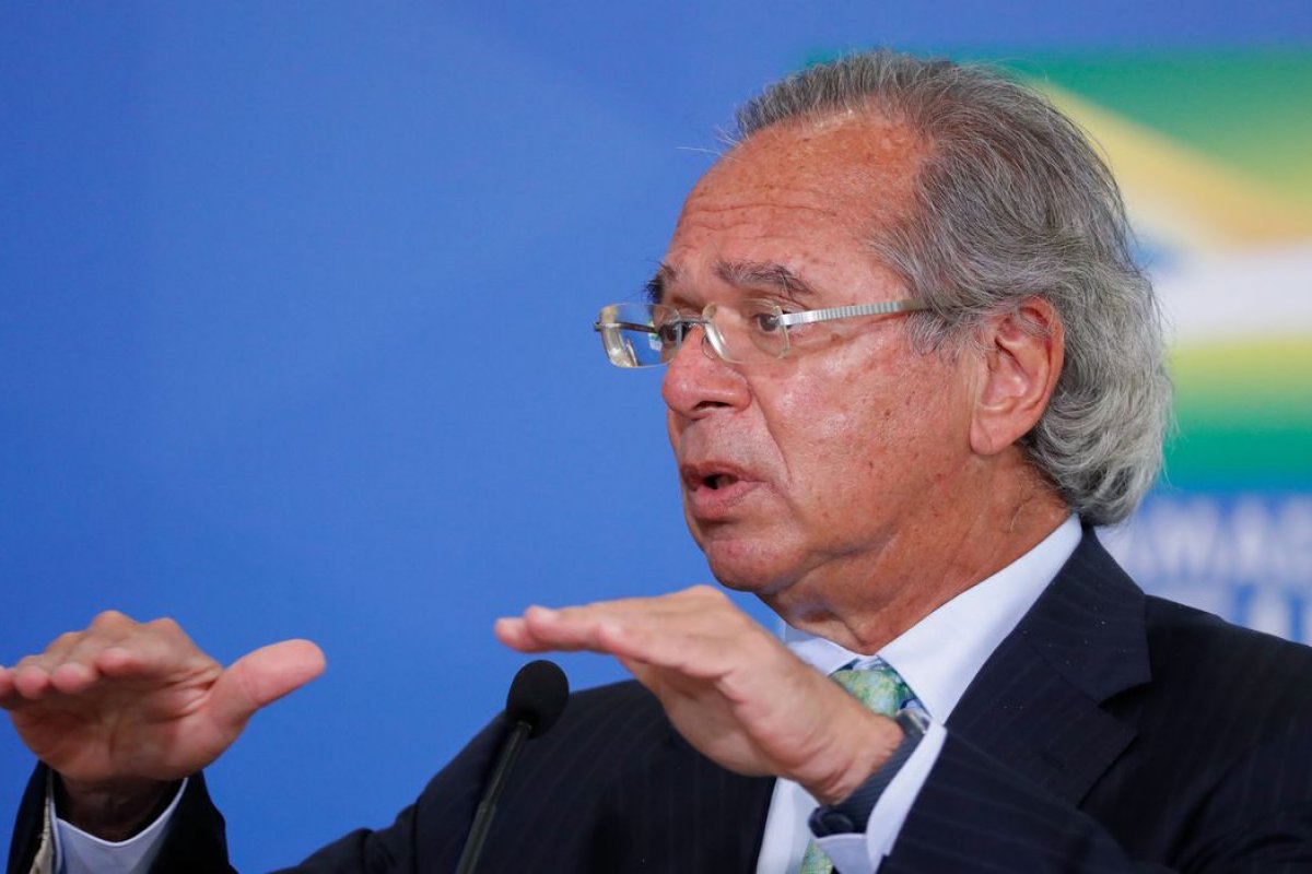 Equipe econômica do governo estuda estender o pagamento do auxílio emergencial 