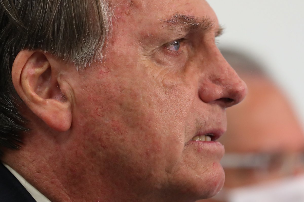 Bolsonaro volta a falar sobre dificuldade de formar um partido político no Brasil