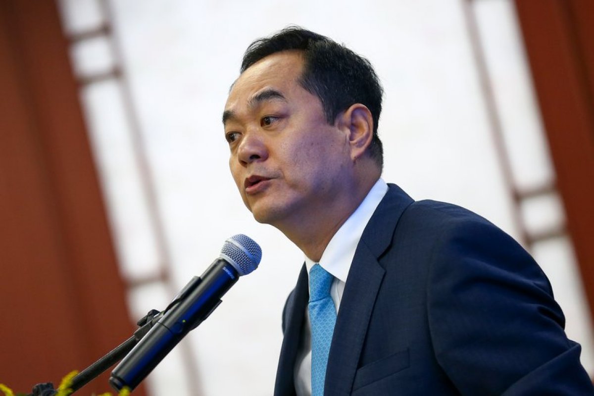 Após declaração de Eduardo Bolsonaro, China ameaça: "arquem com as consequências negativas"