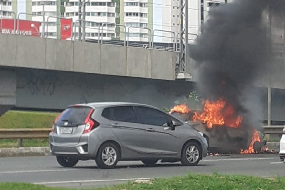 Boletim de trânsito: incêndio e quebra de veículos alteram tráfego em Salvador