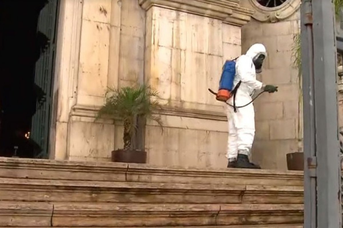 Basílica de Nossa Senhora da Conceição da Praia é desinfetada em preparação para festa de 2020