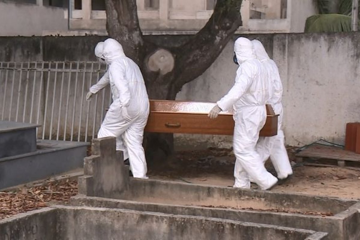 Mortes por covid-19 ultrapassam 1,4 milhão pela primeira vez