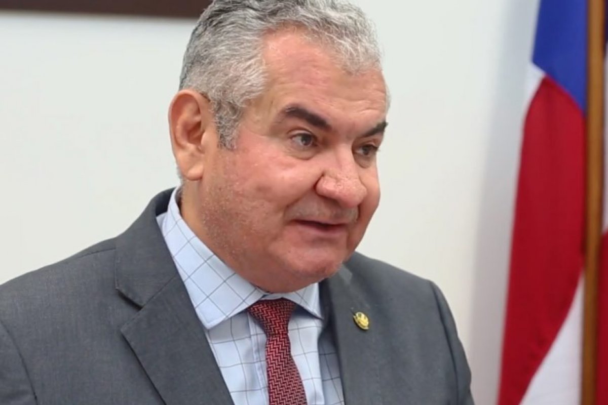 Angelo Coronel testa positivo para covid-19