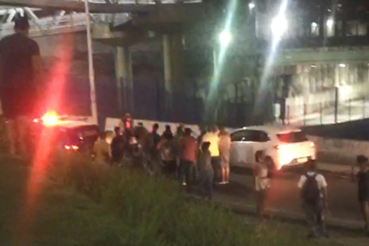 Suspeitos de assaltar ônibus trocam tiros com policiais na região da Estação Pirajá
