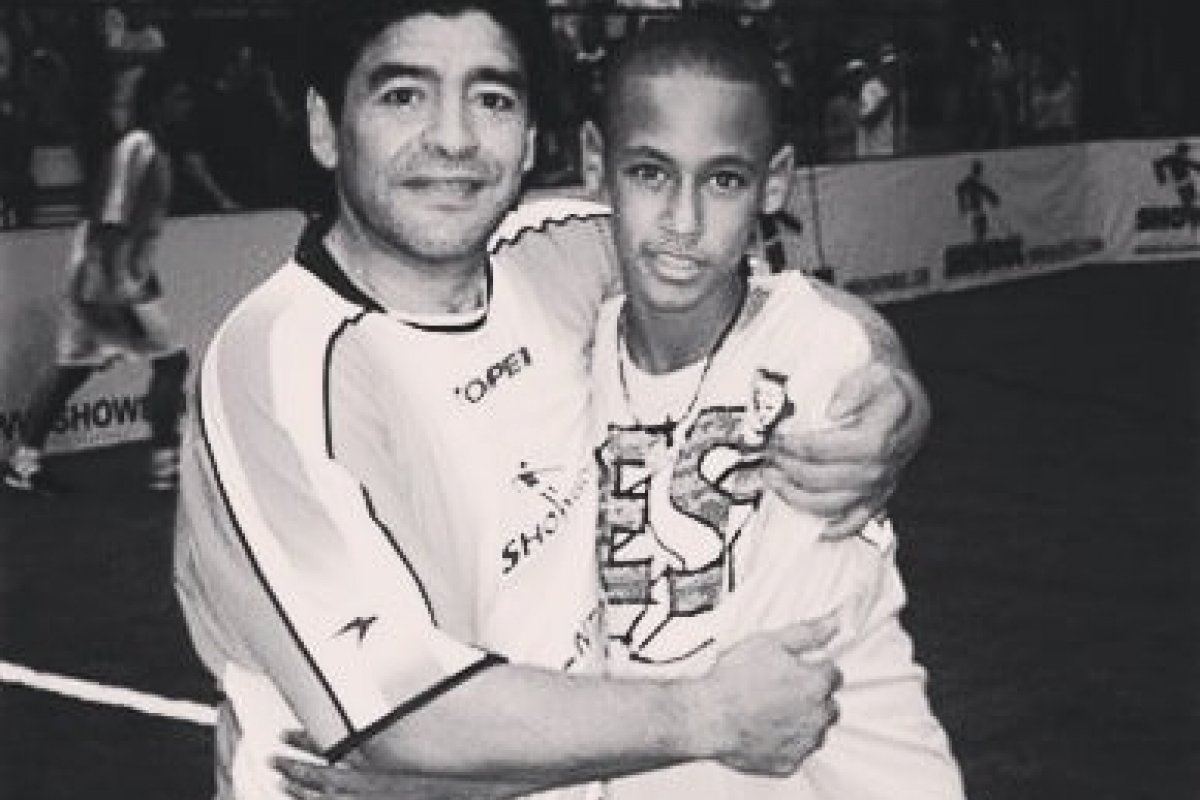 Neymar, Romário e Cristiano Ronaldo lamentam morte de Maradona