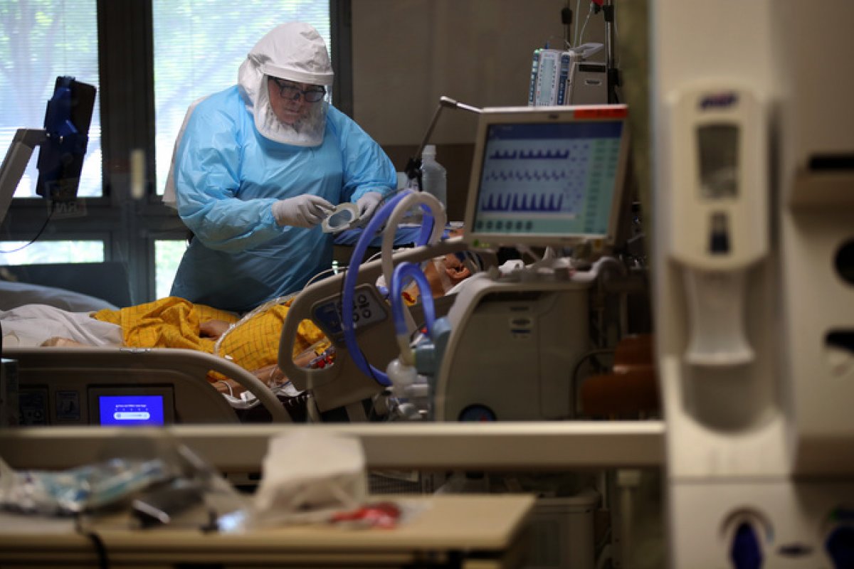 Covid-19: após registrar maior número diário de mortes, mundo ultrapassa marca de 1,4 milhão de vítimas