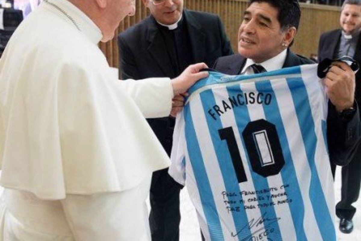Papa Francisco lamenta a morte de Diego Armando Maradona, aos 60 anos