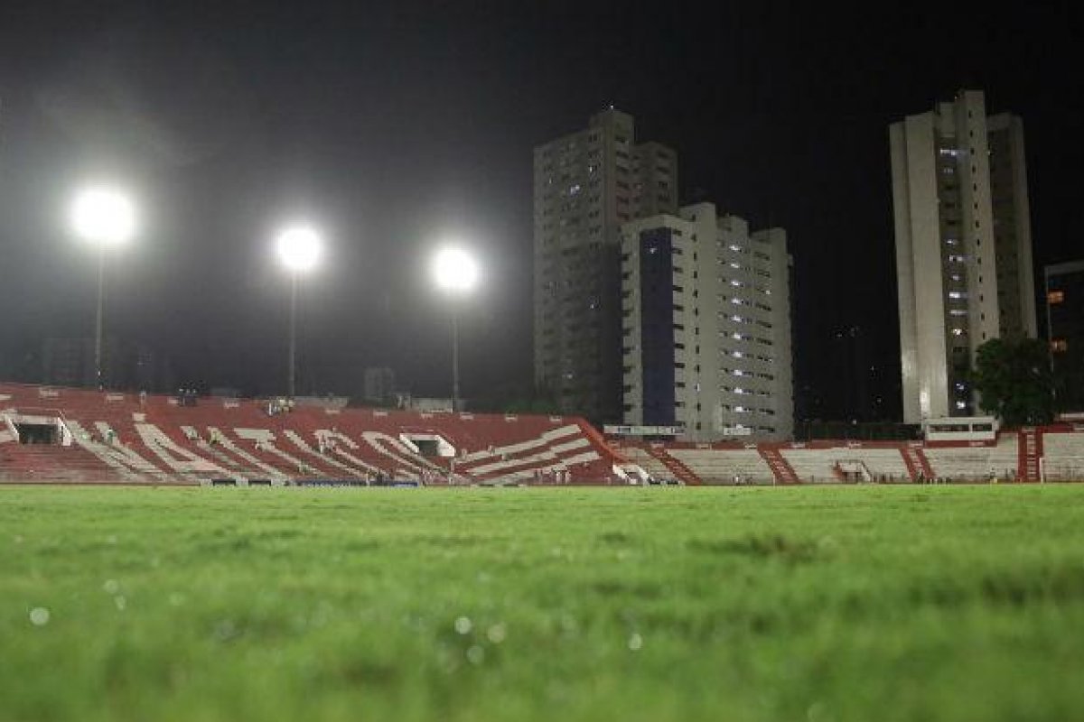 Em mais um jogo ruim, Vitória e Náutico empatam sem gols pela Série B