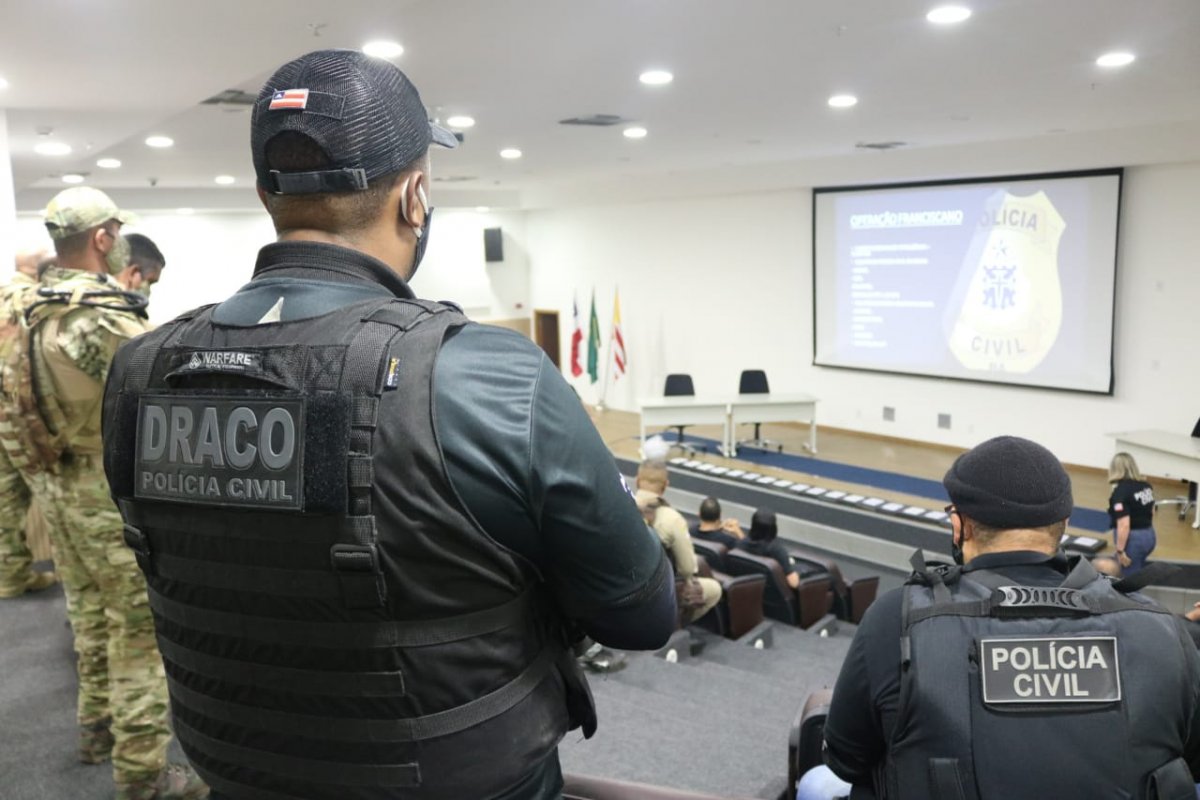 Operação contra facções criminosas cumpre mandados na capital e interior da Bahia