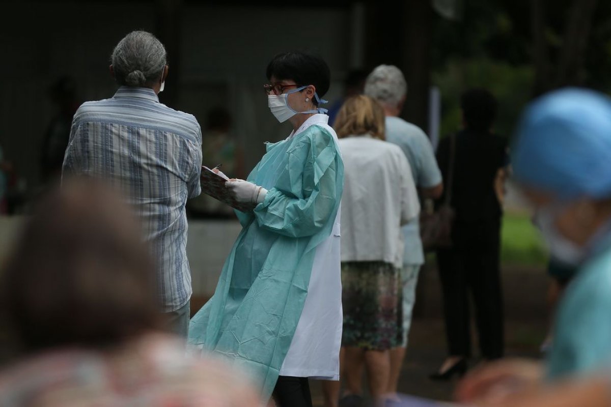 Brasil apresenta mais de 45 mil casos de Covid-19 nesta quinta-feira (26)