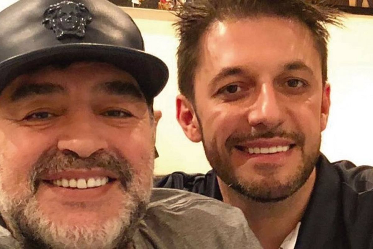'Idiotice criminosa', diz advogado de Maradona ao acusar ambulância de demorar para socorrer o craque