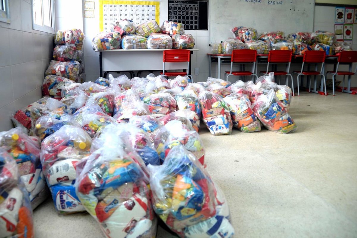 Nova etapa da entrega de cestas básicas a alunos da rede municipal de ensino começará segunda-feira (30)