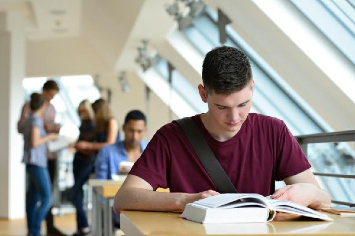 UFRJ ameaça parar serviços devido corte no orçamento