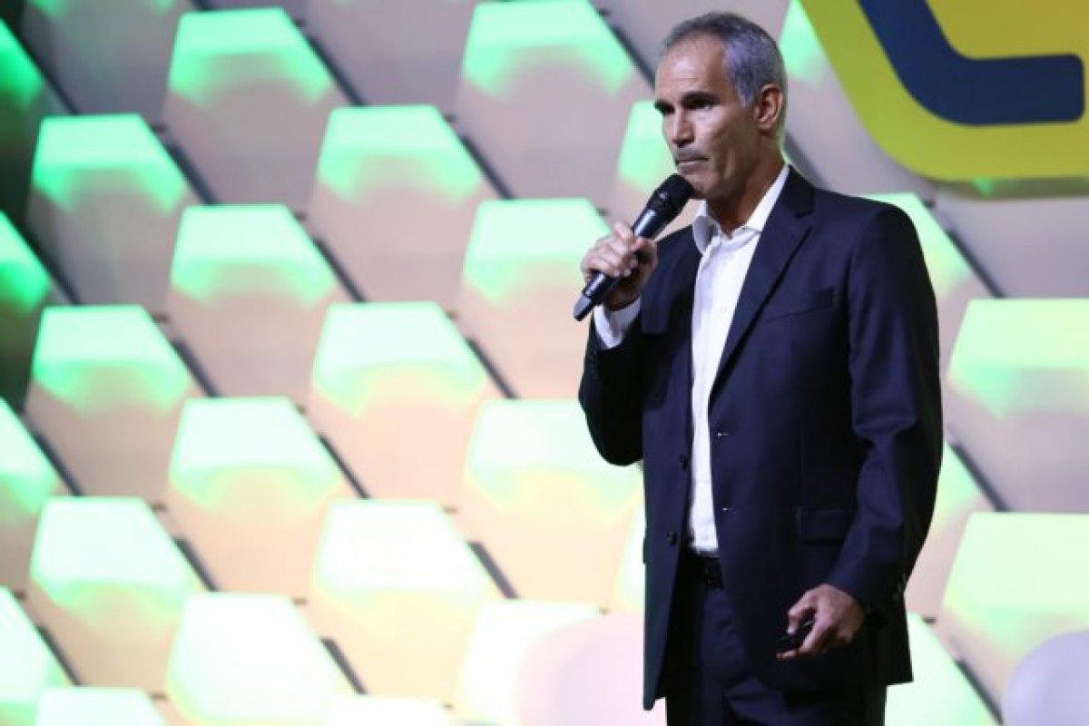 O que esperar de Carlos Amadeu, novo técnico do Vitória