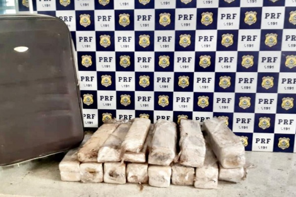 PRF prende mulher que transportava 26kg de maconha para o Rio Grande do Norte