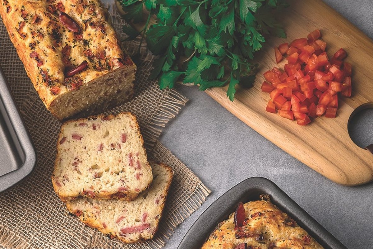 Pão rápido de calabresa  de Elzio Callefi, chef da Tramontina