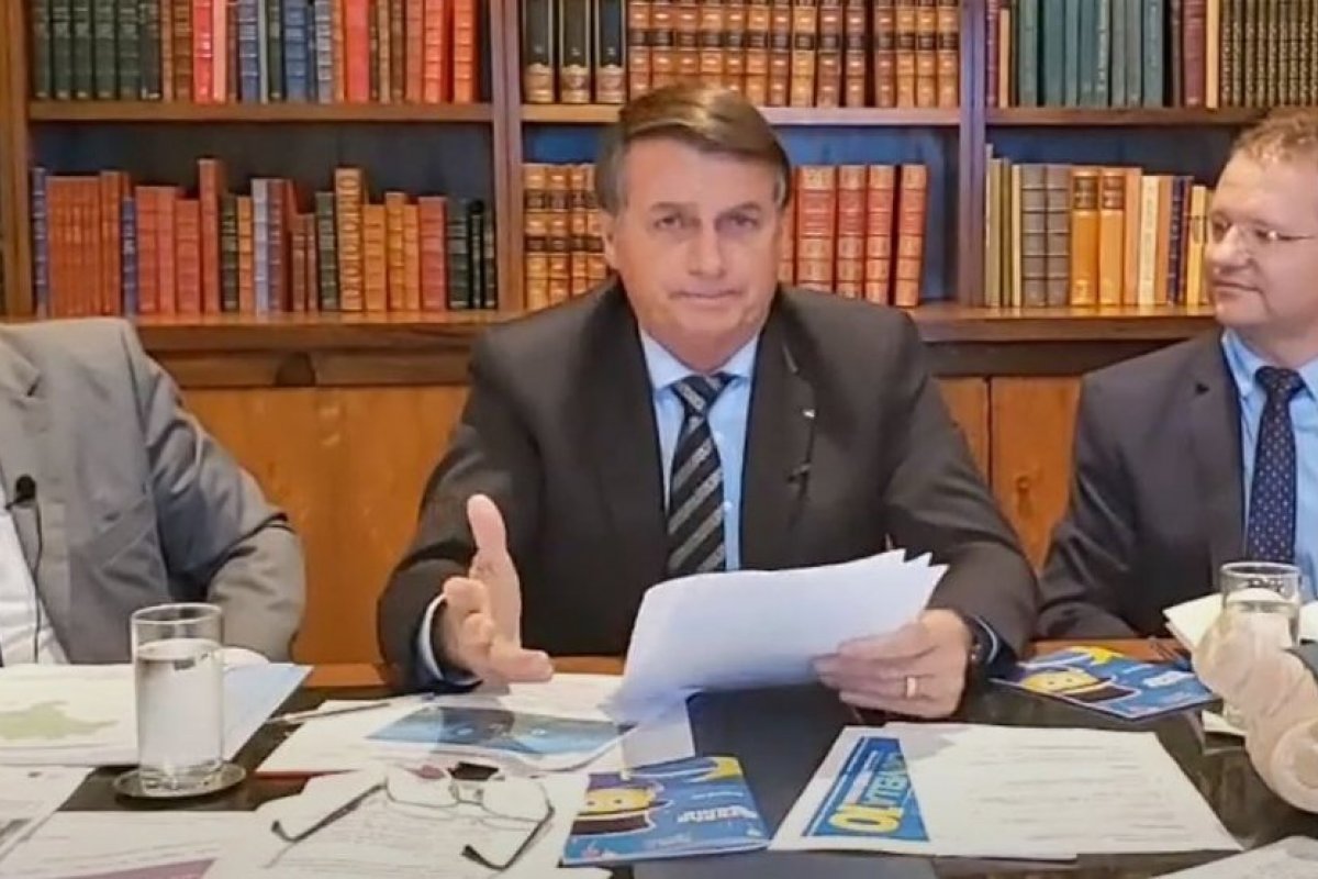 "Não tem como aumentar o salário mínimo", diz Bolsonaro