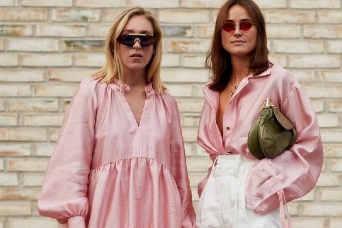 Rosa + branco é a combinação de cores perfeita para o Verão 2021